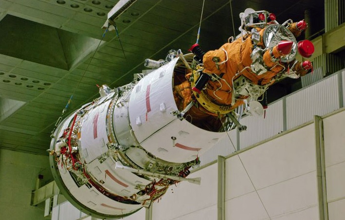 Il satellite Resurs-P durante l'allestimento nel 2012. Credito: Roscosmos